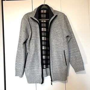 Men’s Size US M Light Grey Fleece Lined Full Zip up Sweater.